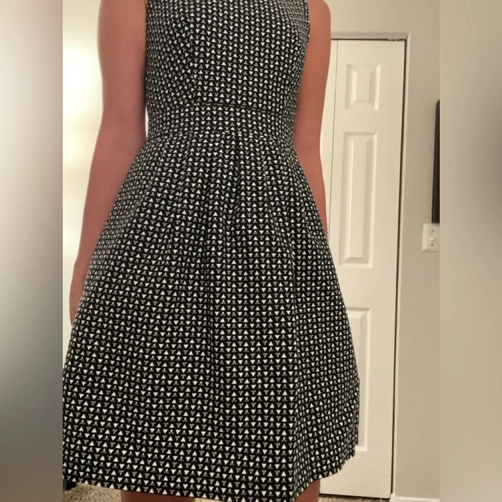 Elegant Black and White Patterned Dress - Picture 2 of 5